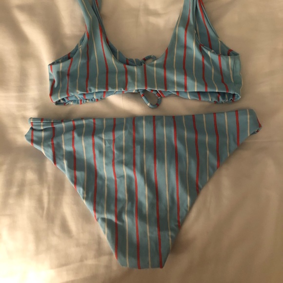 Bikini - Picture 2 of 2